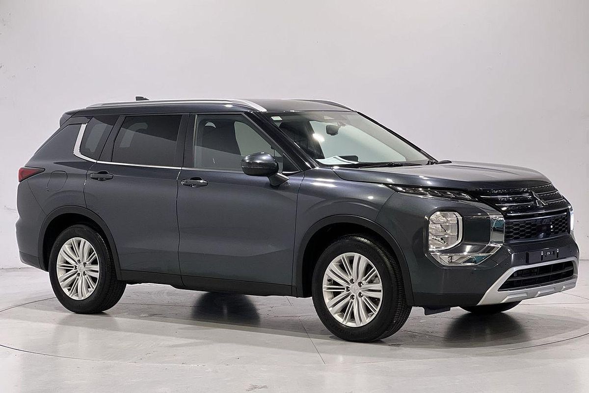 2023 Mitsubishi Outlander LS Black Edition ZM