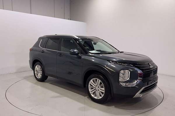 2023 Mitsubishi Outlander LS Black Edition ZM