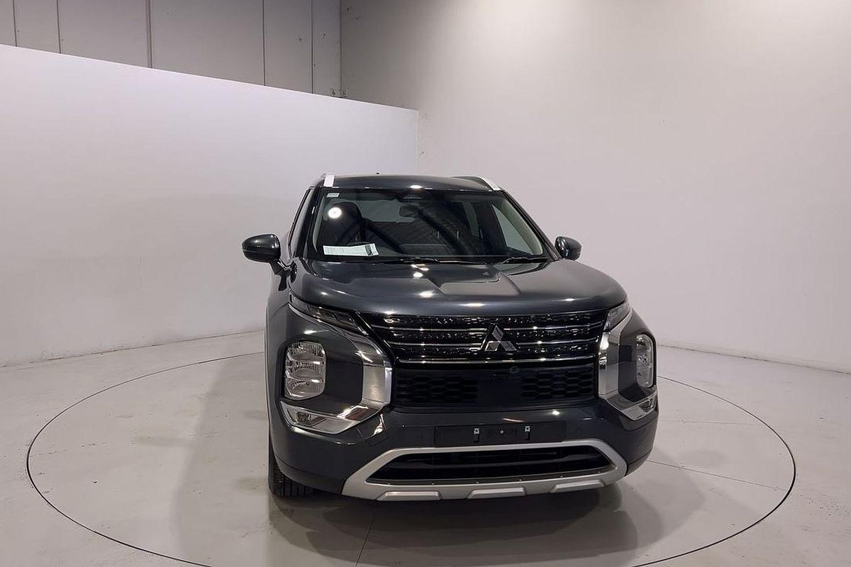 2023 Mitsubishi Outlander LS Black Edition ZM