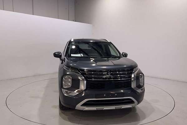 2023 Mitsubishi Outlander LS Black Edition ZM