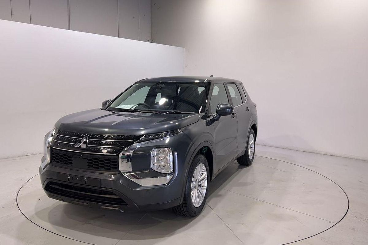 2023 Mitsubishi Outlander LS Black Edition ZM
