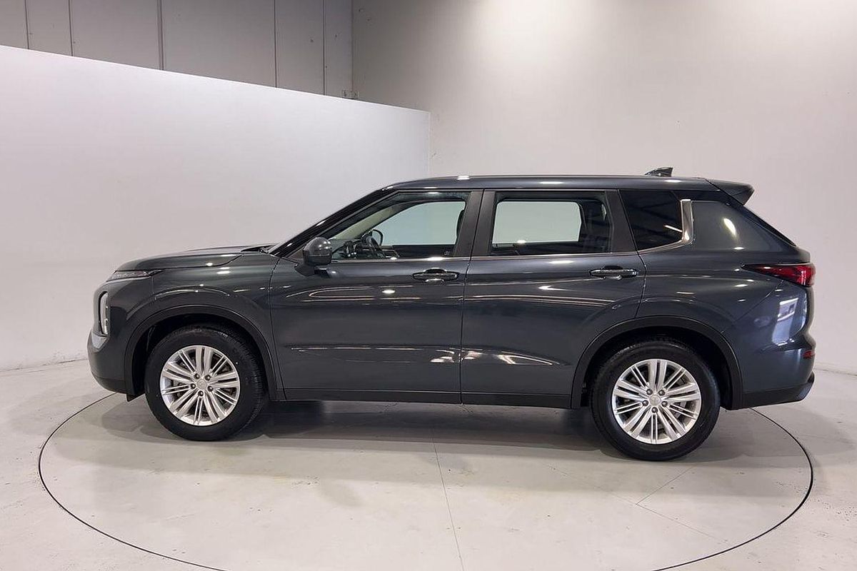 2023 Mitsubishi Outlander LS Black Edition ZM