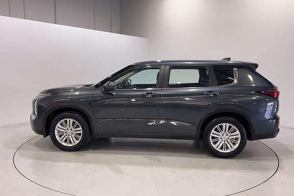 2023 Mitsubishi Outlander LS Black Edition ZM