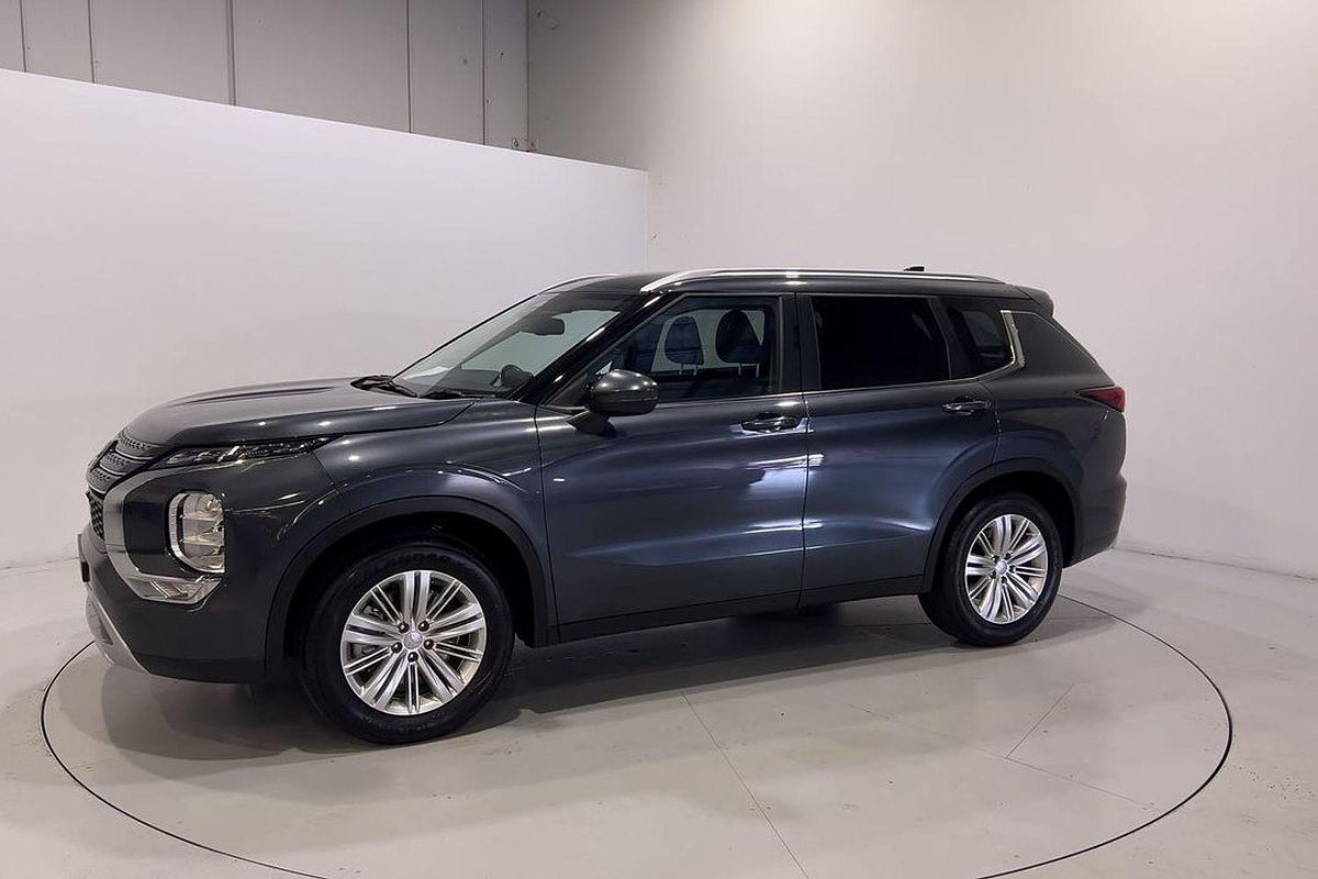 2023 Mitsubishi Outlander LS Black Edition ZM