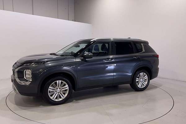 2023 Mitsubishi Outlander LS Black Edition ZM