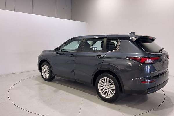 2023 Mitsubishi Outlander LS Black Edition ZM