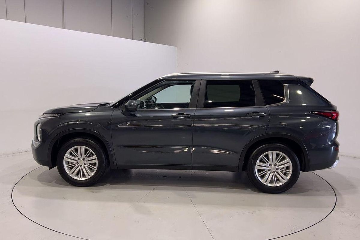 2023 Mitsubishi Outlander LS Black Edition ZM