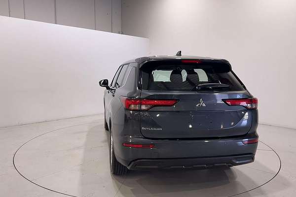 2023 Mitsubishi Outlander LS Black Edition ZM