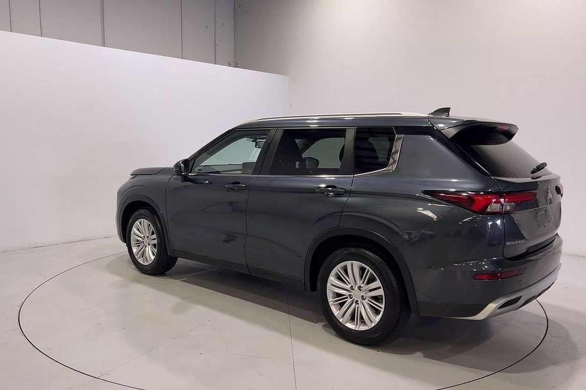 2023 Mitsubishi Outlander LS Black Edition ZM