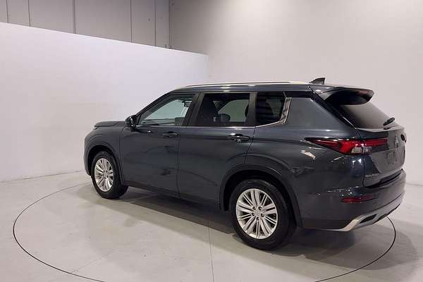 2023 Mitsubishi Outlander LS Black Edition ZM