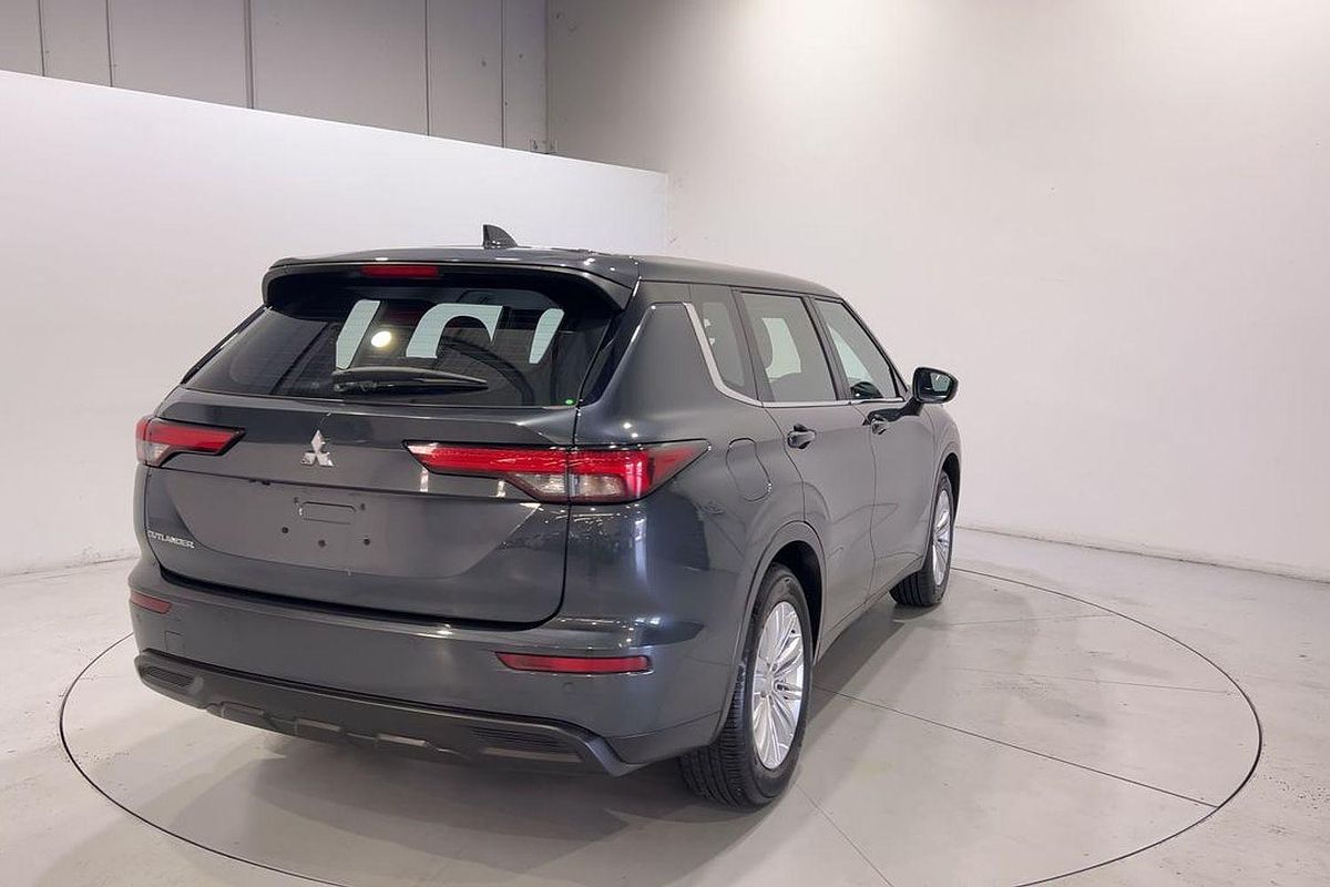 2023 Mitsubishi Outlander LS Black Edition ZM