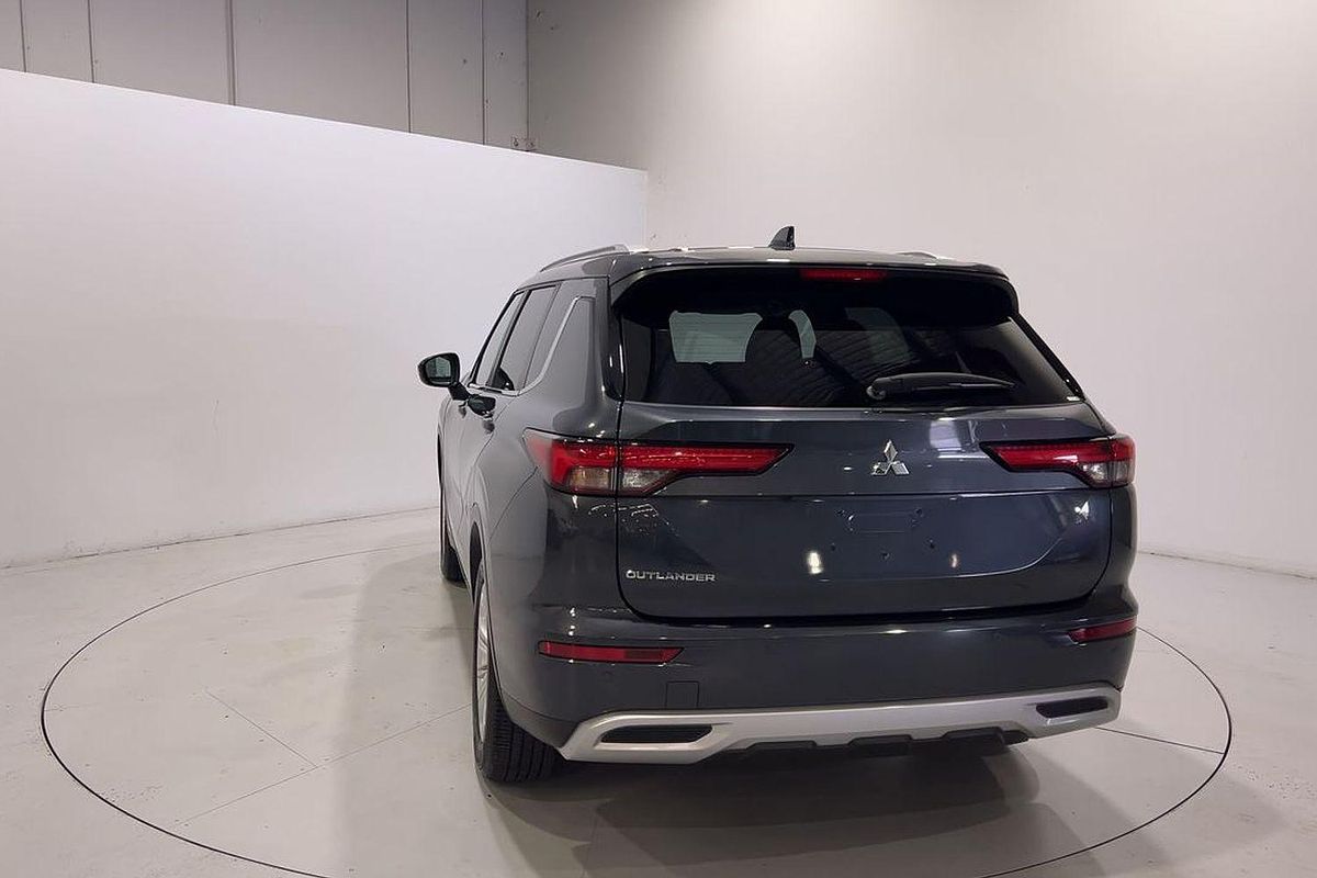 2023 Mitsubishi Outlander LS Black Edition ZM