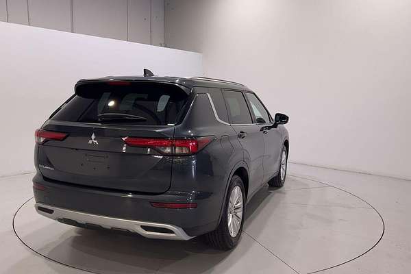 2023 Mitsubishi Outlander LS Black Edition ZM