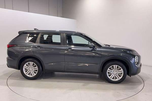 2023 Mitsubishi Outlander LS Black Edition ZM