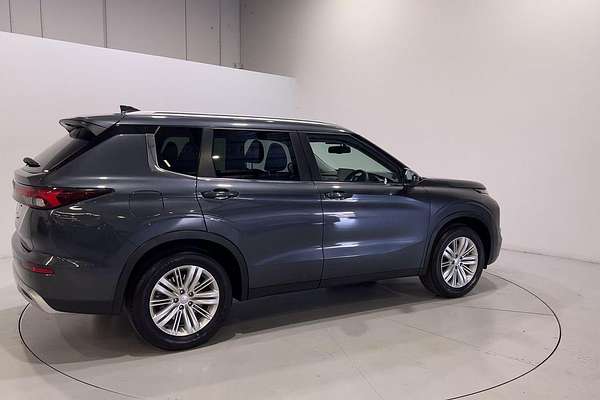 2023 Mitsubishi Outlander LS Black Edition ZM