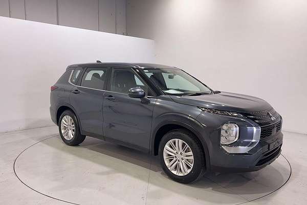 2023 Mitsubishi Outlander LS Black Edition ZM