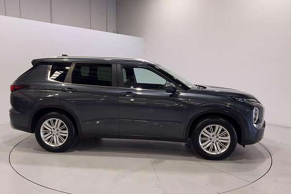 2023 Mitsubishi Outlander LS Black Edition ZM