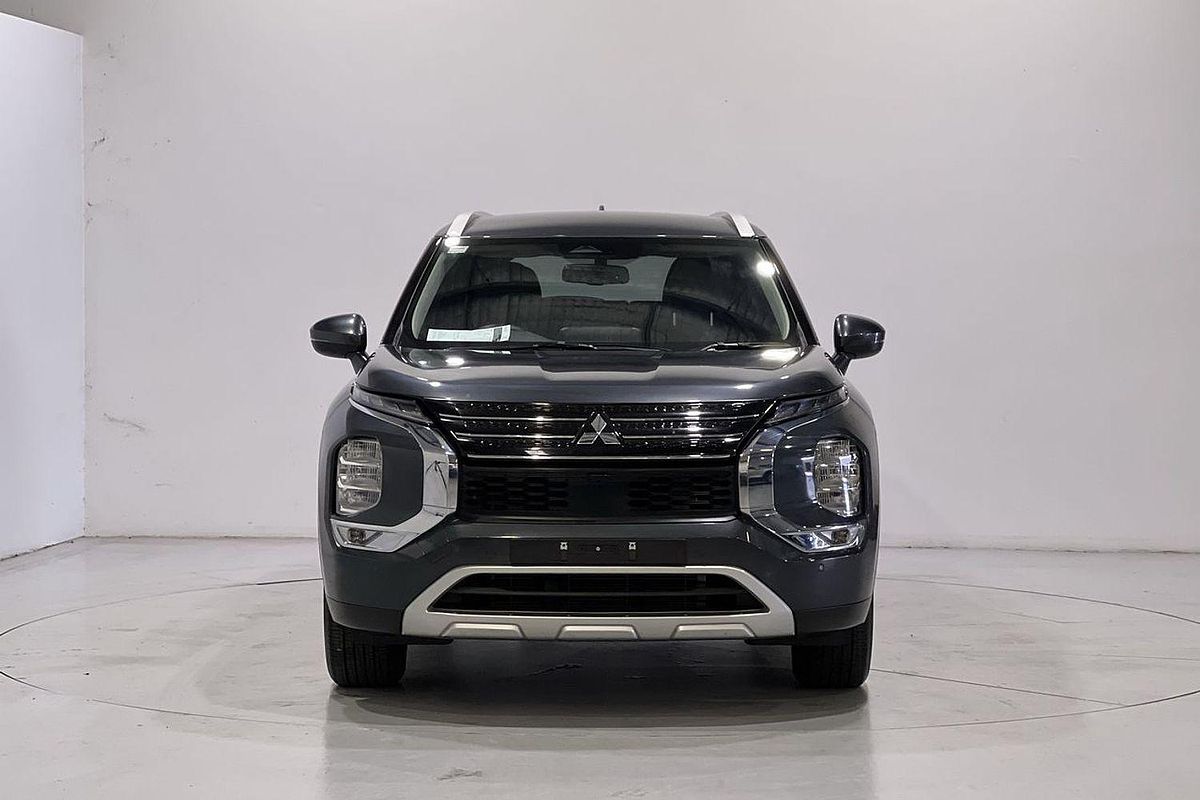2023 Mitsubishi Outlander LS Black Edition ZM