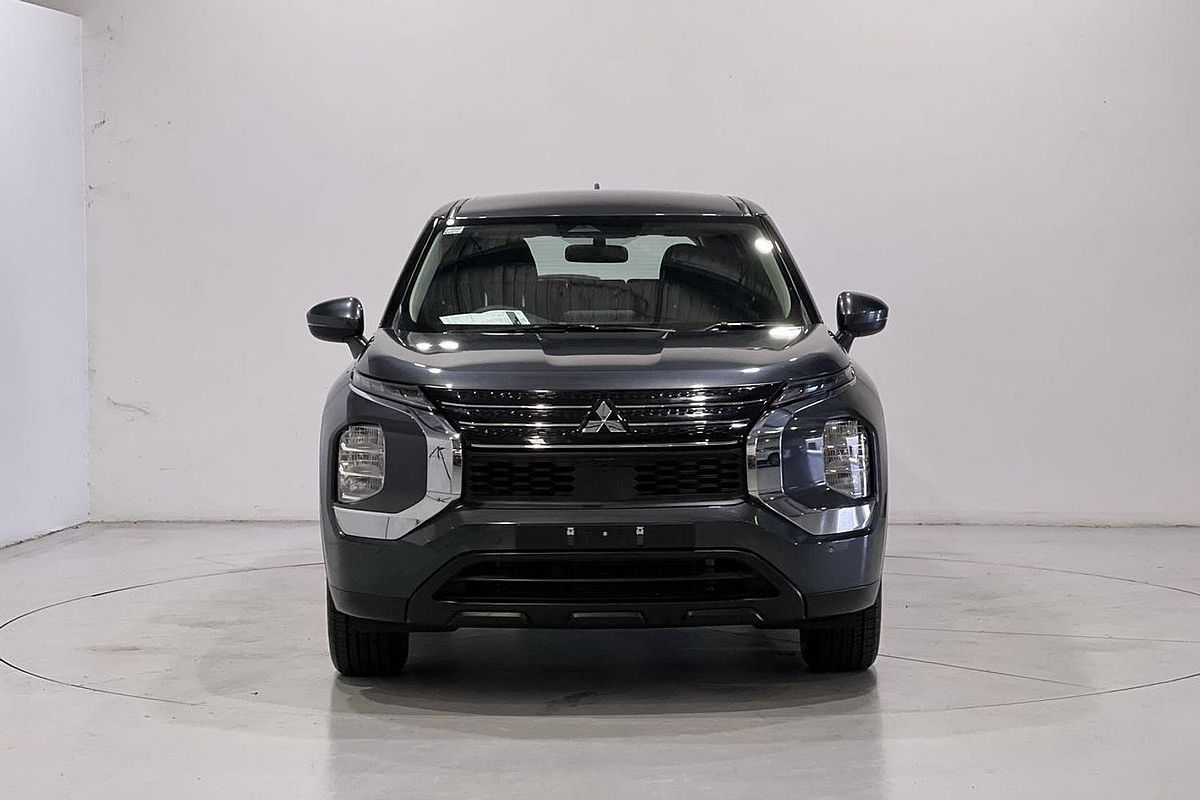 2023 Mitsubishi Outlander LS Black Edition ZM