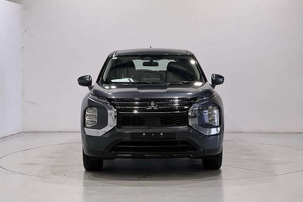 2023 Mitsubishi Outlander LS Black Edition ZM