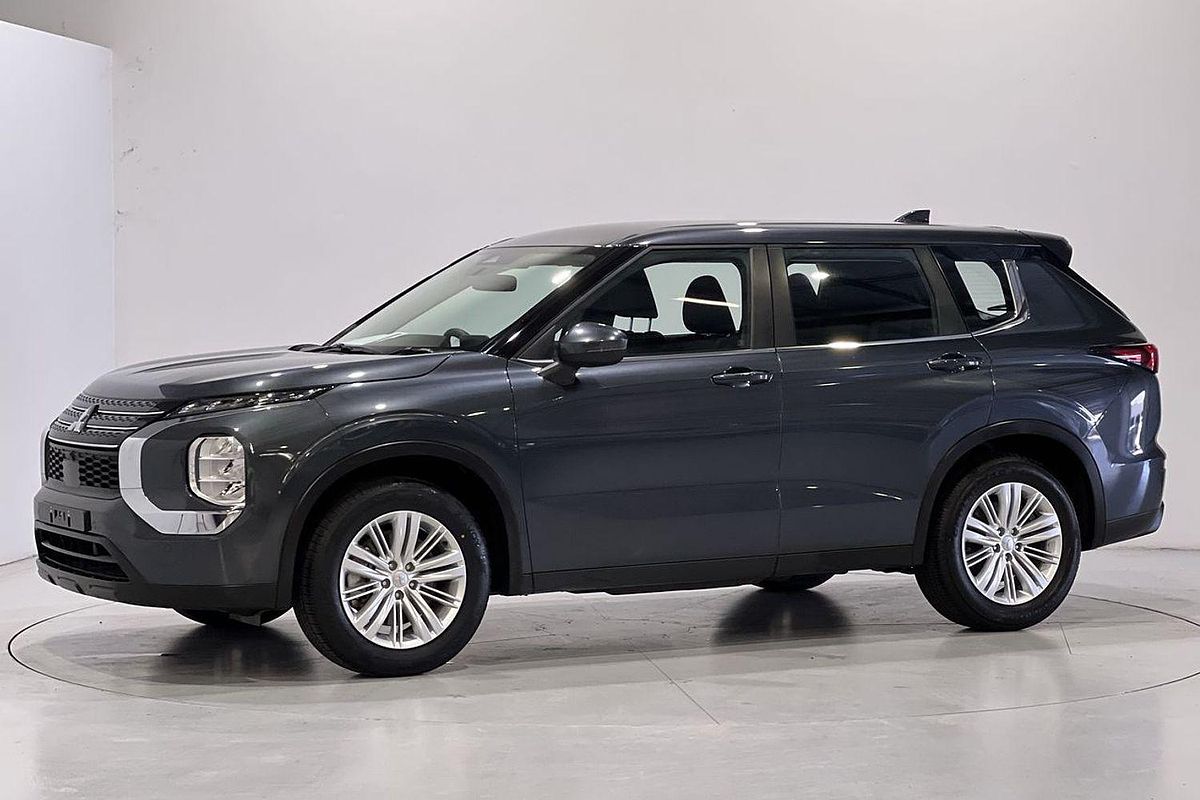2023 Mitsubishi Outlander LS Black Edition ZM