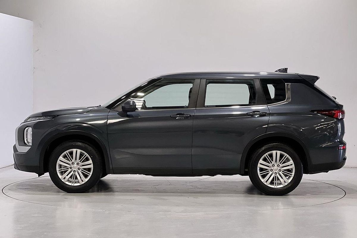 2023 Mitsubishi Outlander LS Black Edition ZM