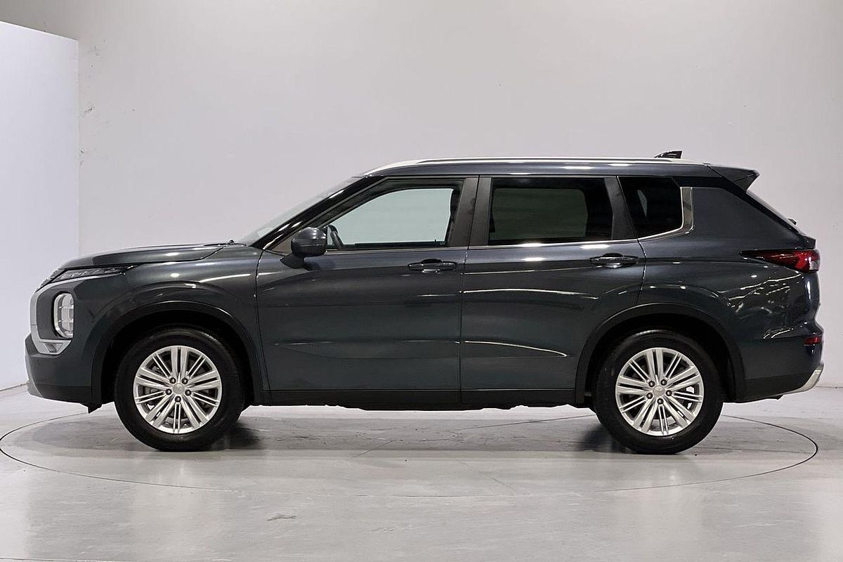 2023 Mitsubishi Outlander LS Black Edition ZM