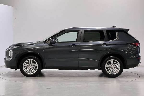 2023 Mitsubishi Outlander LS Black Edition ZM