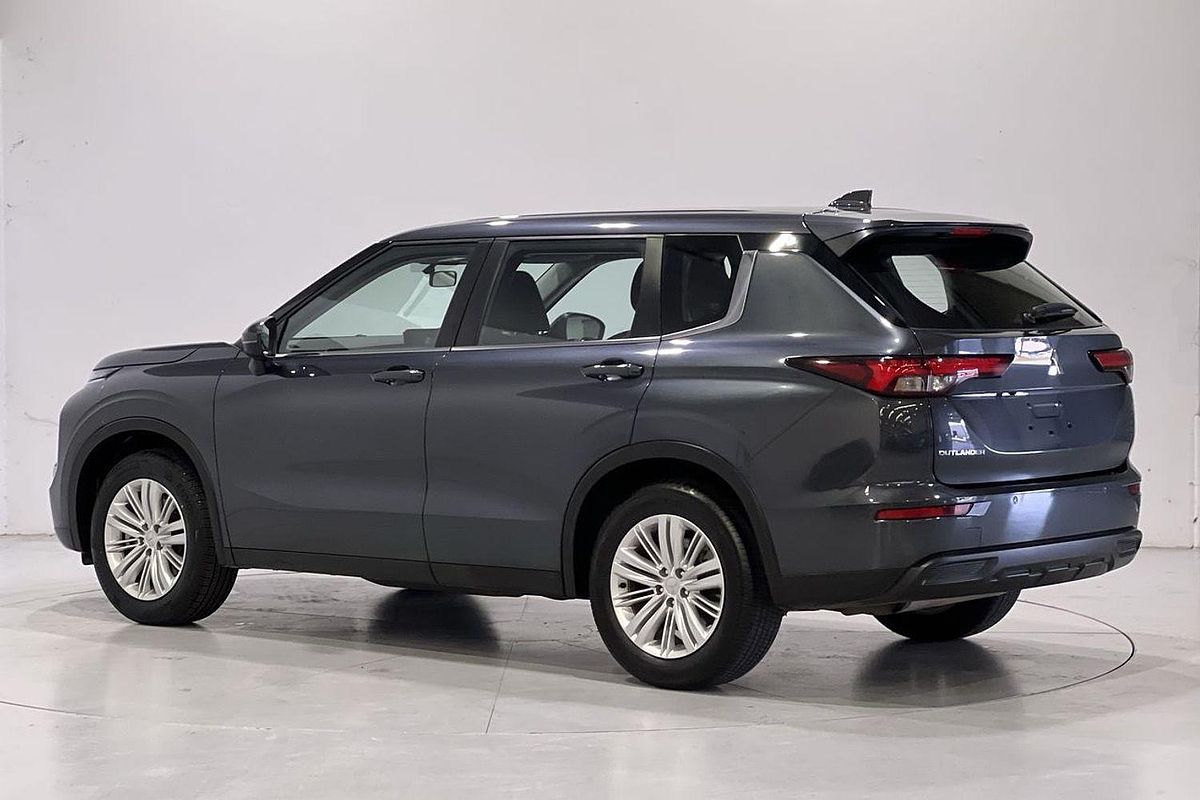 2023 Mitsubishi Outlander LS Black Edition ZM