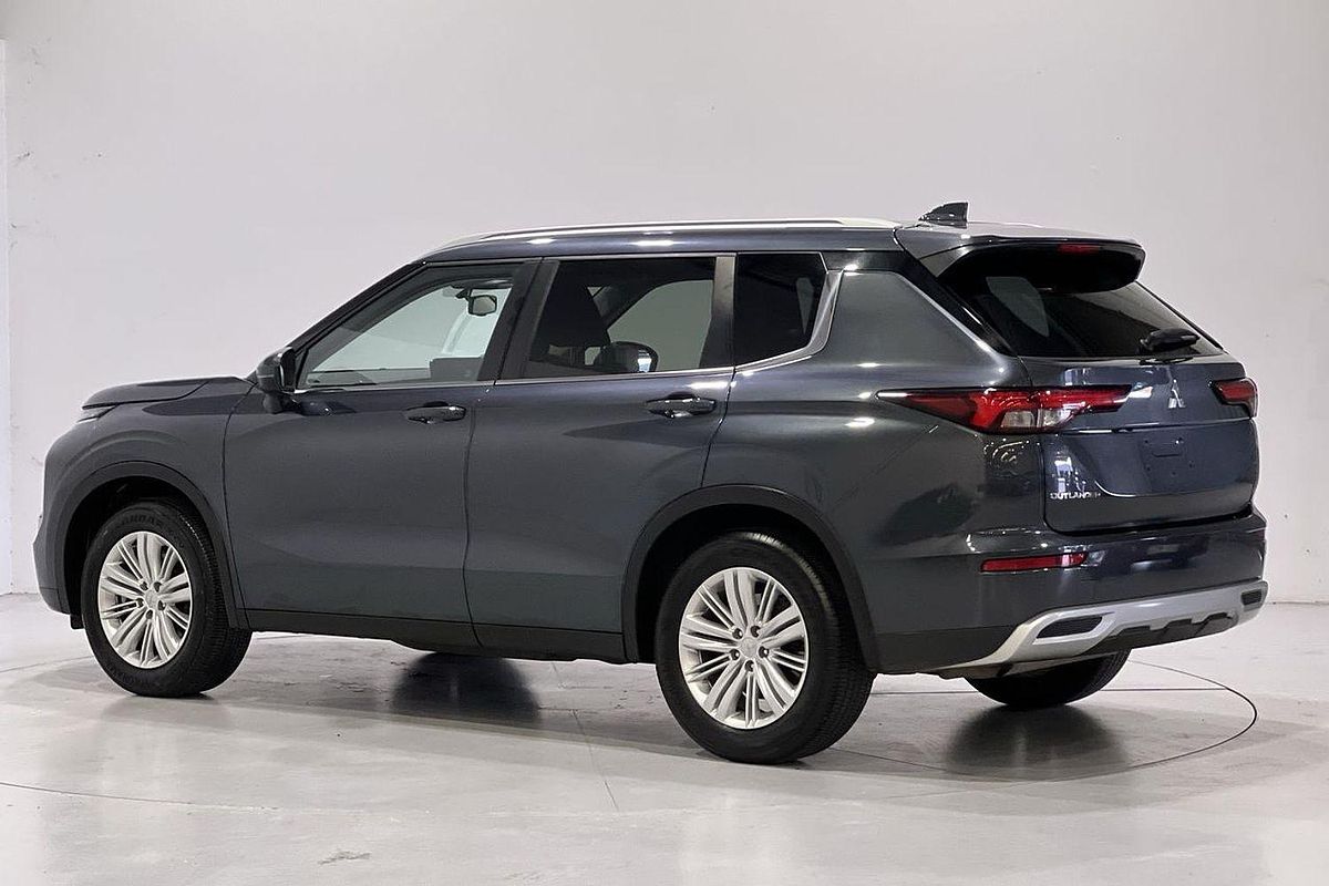 2023 Mitsubishi Outlander LS Black Edition ZM