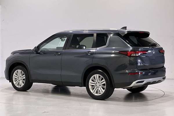 2023 Mitsubishi Outlander LS Black Edition ZM
