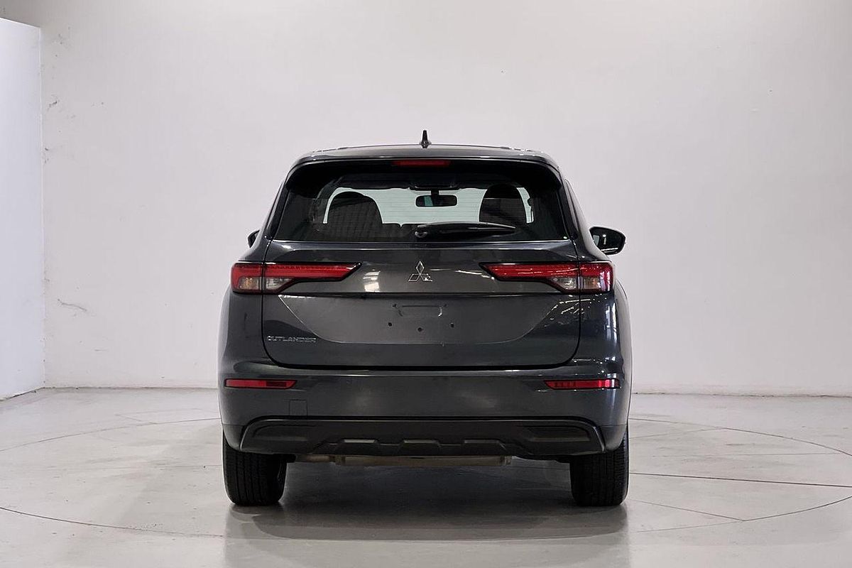 2023 Mitsubishi Outlander LS Black Edition ZM