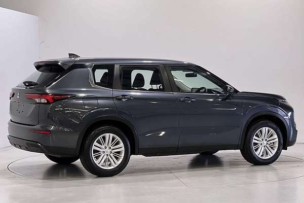 2023 Mitsubishi Outlander LS Black Edition ZM