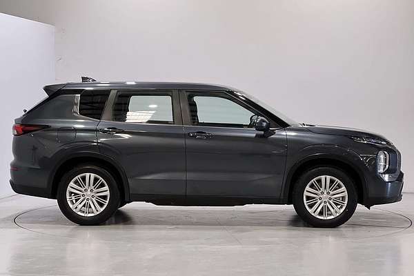 2023 Mitsubishi Outlander LS Black Edition ZM