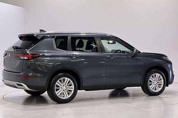 2023 Mitsubishi Outlander LS Black Edition ZM