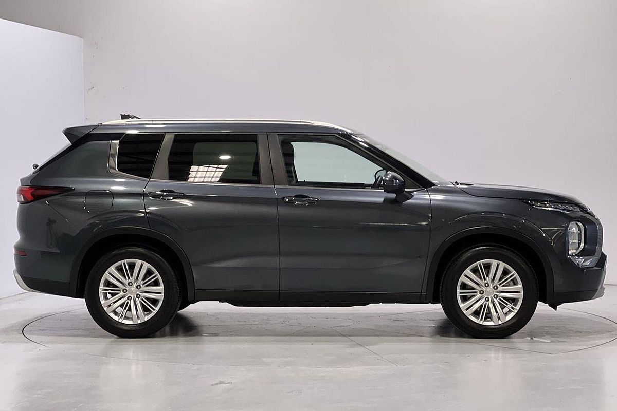 2023 Mitsubishi Outlander LS Black Edition ZM