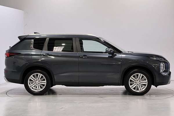 2023 Mitsubishi Outlander LS Black Edition ZM