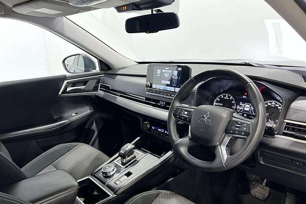 2023 Mitsubishi Outlander LS Black Edition ZM