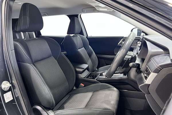 2023 Mitsubishi Outlander LS Black Edition ZM