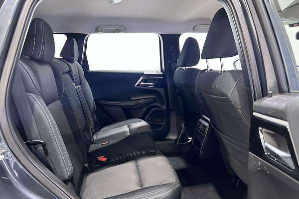 2023 Mitsubishi Outlander LS Black Edition ZM