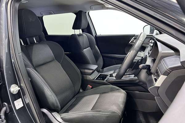 2023 Mitsubishi Outlander LS Black Edition ZM