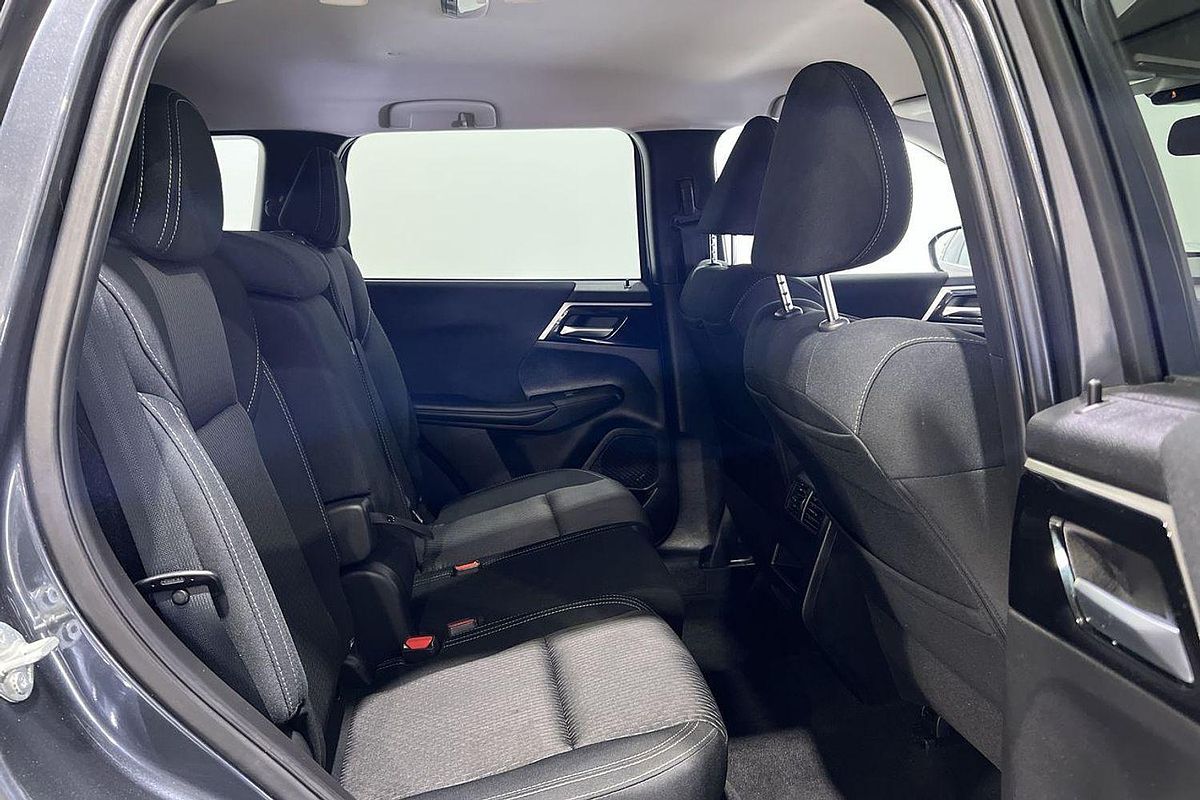 2023 Mitsubishi Outlander LS Black Edition ZM