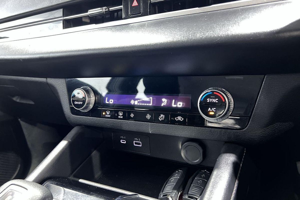 2023 Mitsubishi Outlander LS Black Edition ZM