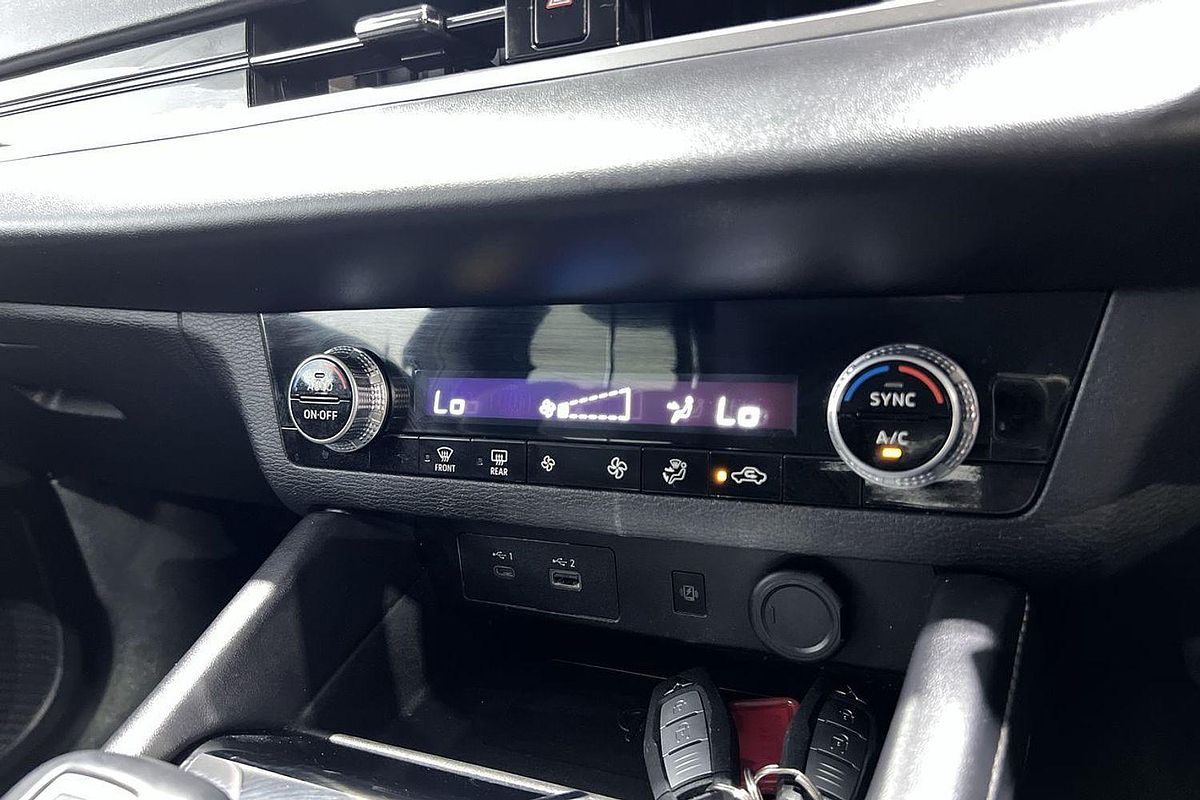 2023 Mitsubishi Outlander LS Black Edition ZM