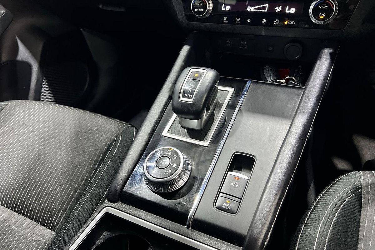2023 Mitsubishi Outlander LS Black Edition ZM