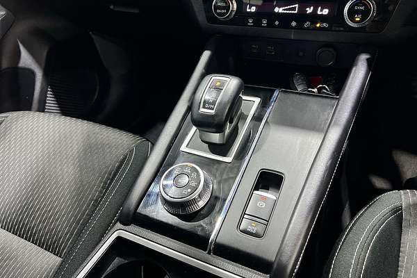 2023 Mitsubishi Outlander LS Black Edition ZM