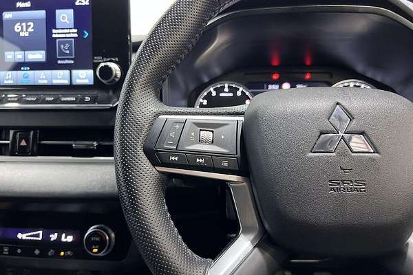 2023 Mitsubishi Outlander LS Black Edition ZM