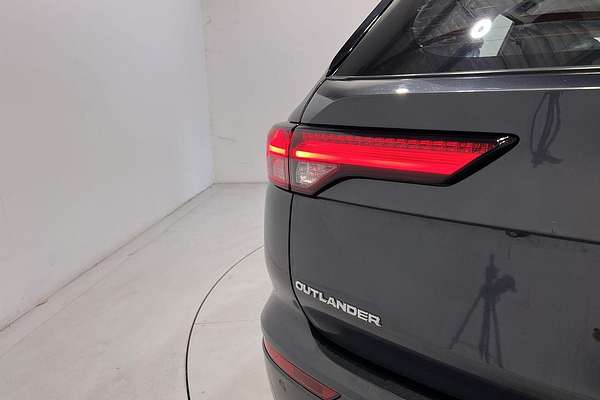 2023 Mitsubishi Outlander LS Black Edition ZM