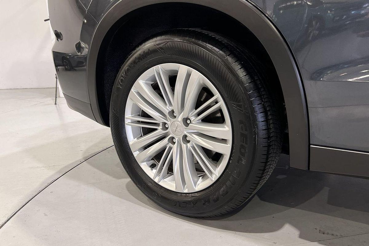2023 Mitsubishi Outlander LS Black Edition ZM