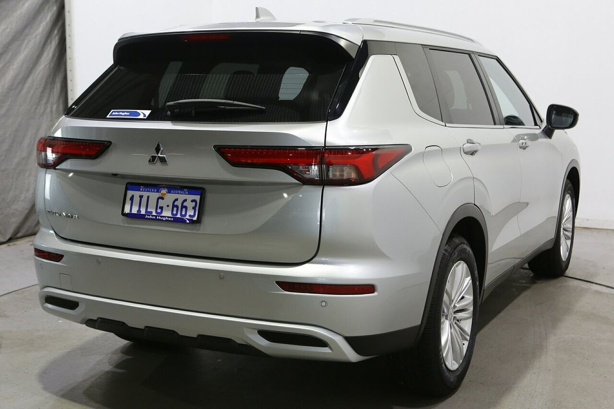 2024 Mitsubishi Outlander LS ZM